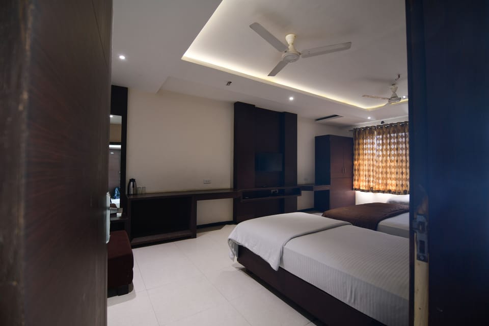 In-room safe, desk, laptop workspace, soundproofing
