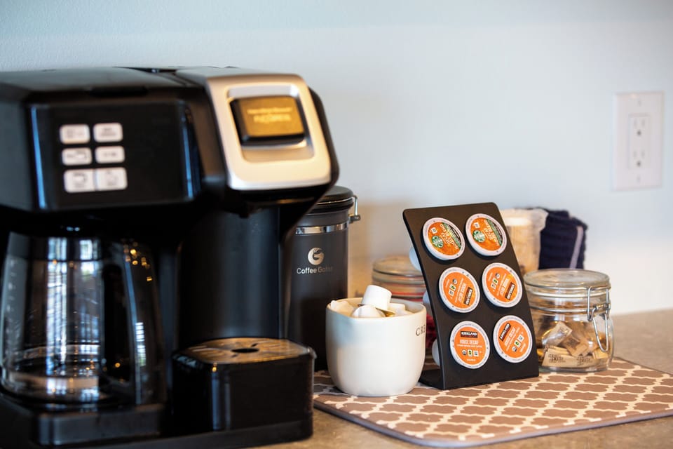 Premium Room | Private kitchen | Coffee/tea maker, fridge, microwave, paper towels
