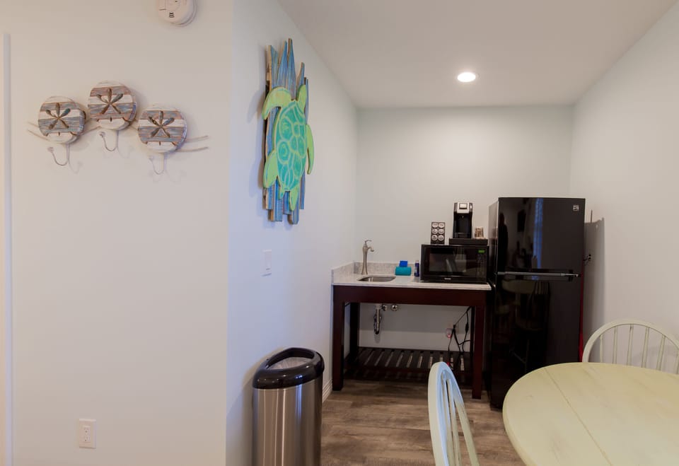 Family Double Queen Room | Private kitchenette | Coffee/tea maker, fridge, microwave, paper towels