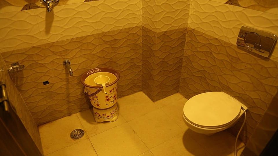 Shower, free toiletries