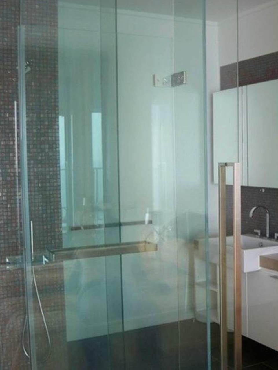 1-Bedroom Suite | Bathroom | Shower, free toiletries