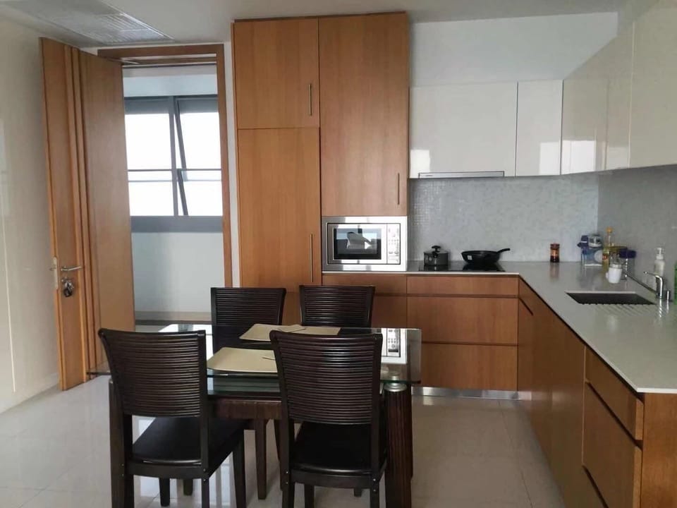 1-Bedroom Suite | Room service - dining