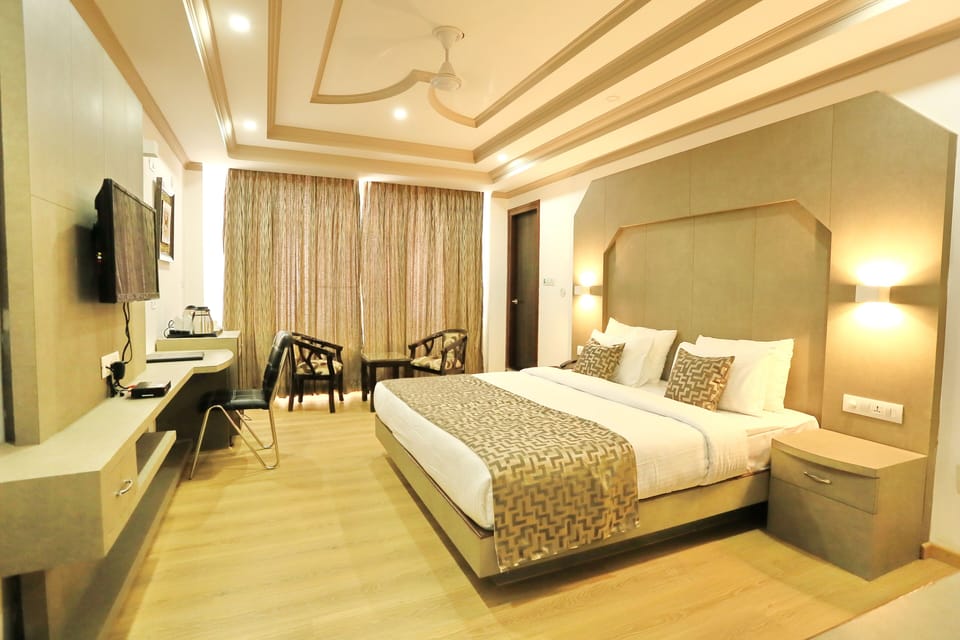 Standard Room | Premium bedding, down comforters, in-room safe, desk