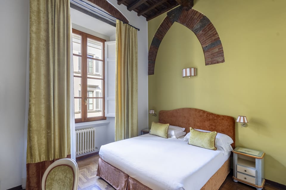 Classic Double Room | In-room safe, desk, laptop workspace, blackout drapes