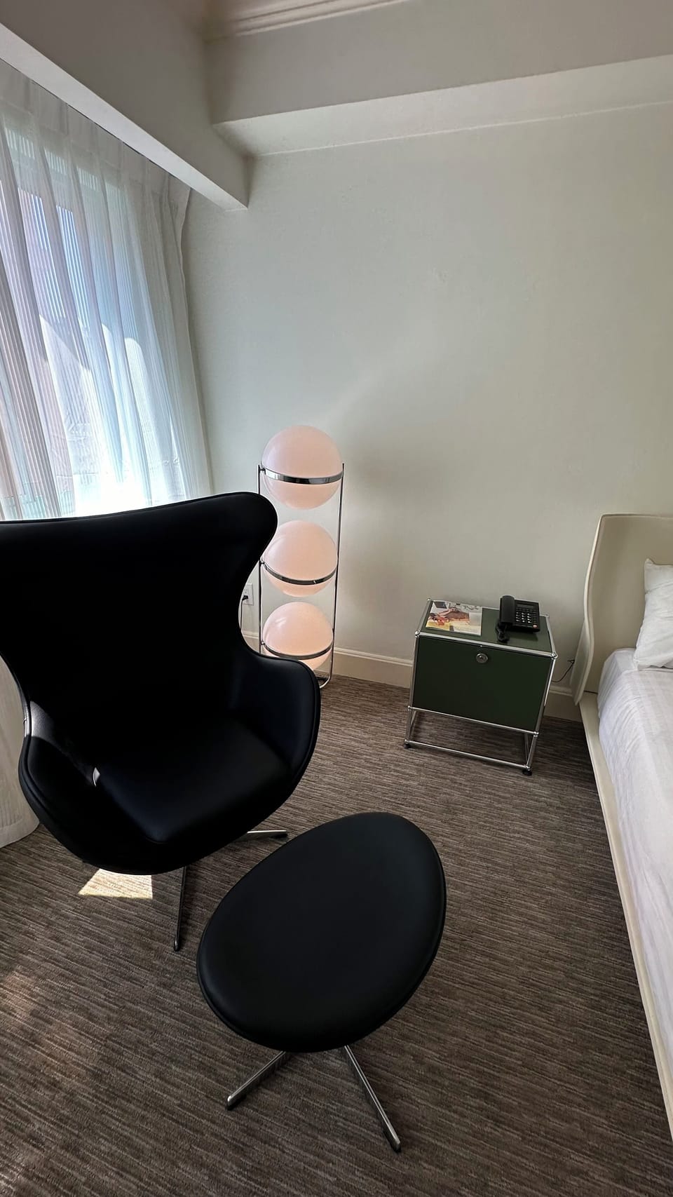 Room, 1 King Bed | Minibar, in-room safe, desk, laptop workspace