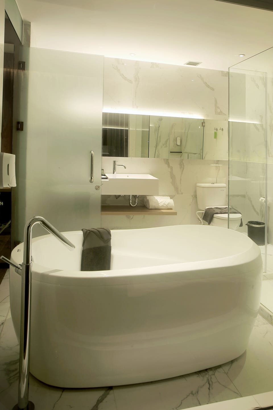 Junior Suite, 1 King Bed | Bathroom | Shower, rainfall showerhead, free toiletries, hair dryer