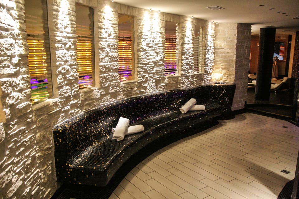 Couples treatment rooms, sauna, hot tub, steam room, Turkish bath