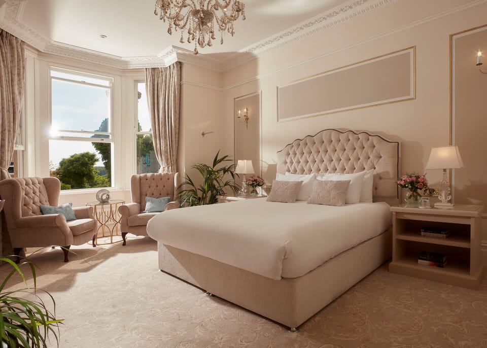 Superior Double Room, Ensuite (Superior King ) | Minibar (free items), desk, blackout drapes