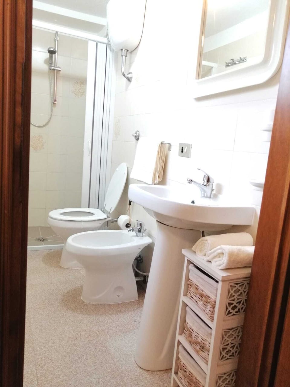 Double Room | Bathroom | Shower, hair dryer, bidet, towels