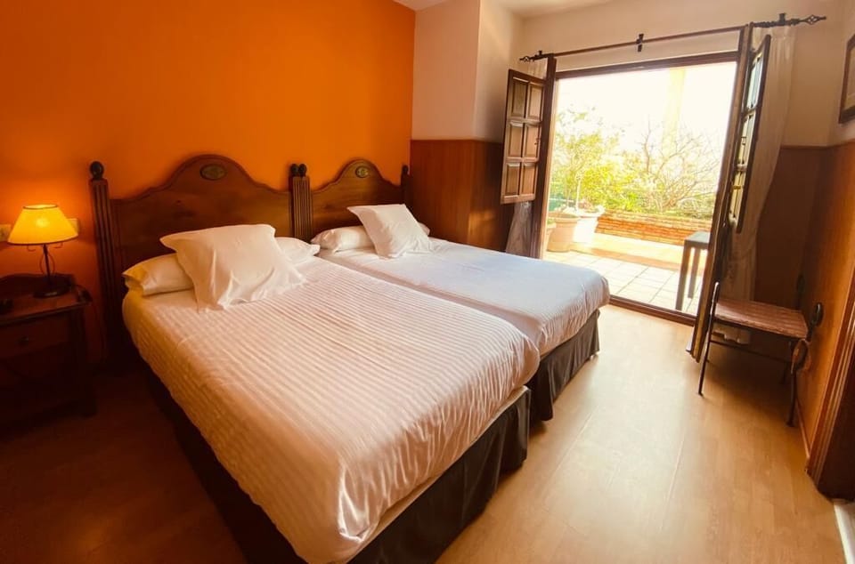 Comfort Double or Twin Room | In-room safe, desk, blackout drapes, free WiFi