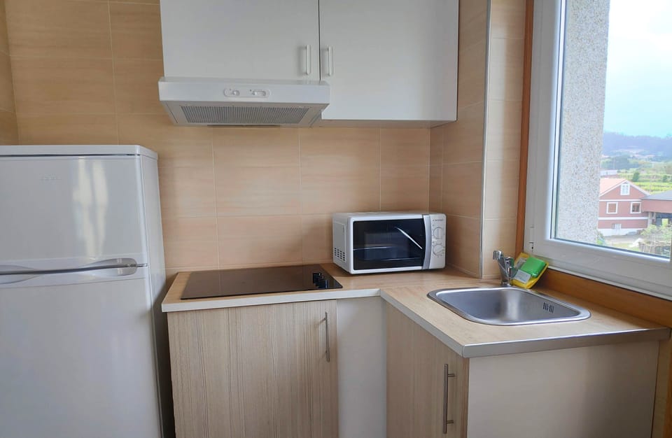 Full-size fridge, microwave, stovetop, cookware/dishes/utensils