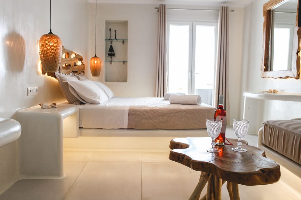 Deluxe Studio Suite, Hot Tub, Sea View | Room amenity