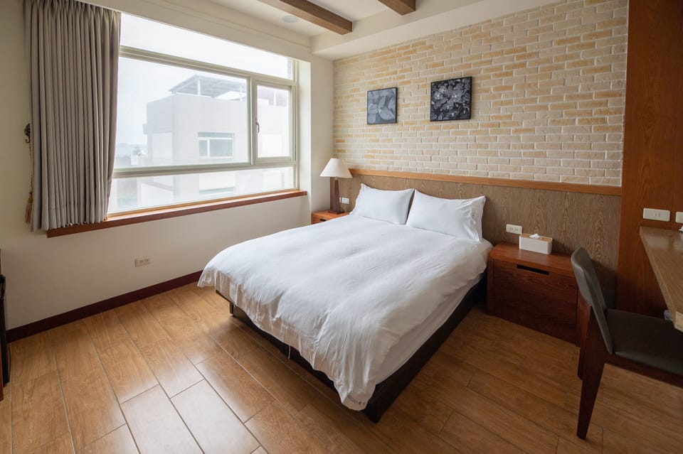 Classic Room, 1 Double Bed | Individually decorated, desk, soundproofing, free WiFi