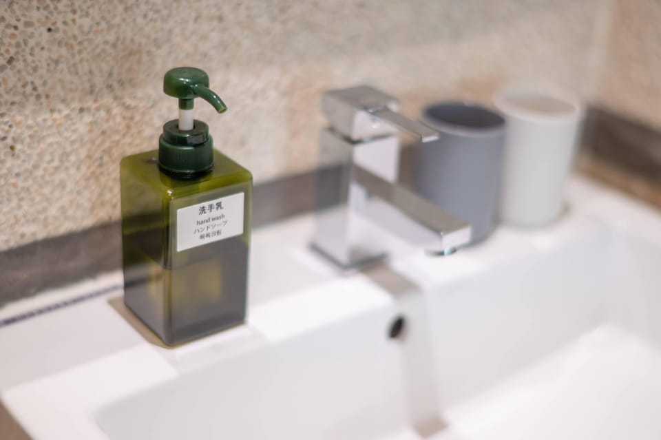 Classic Room, 1 Double Bed | Bathroom | Shower, hydromassage showerhead, free toiletries, hair dryer