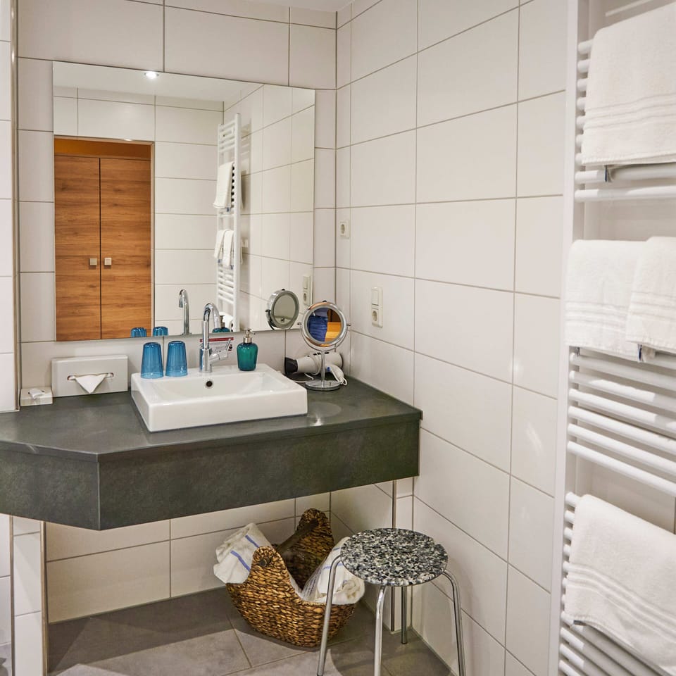 Shower, free toiletries, hair dryer, towels
