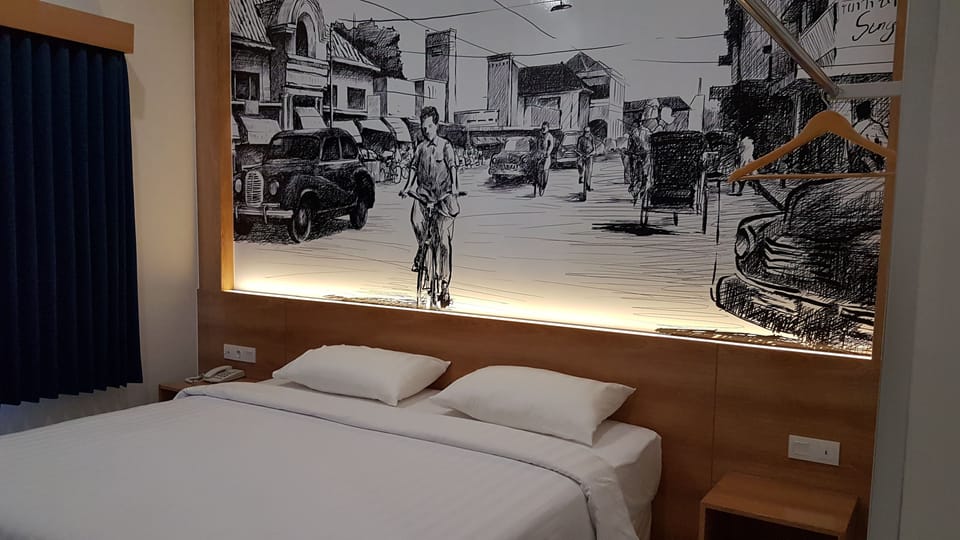 Deluxe Room, 1 King Bed | Premium bedding, desk, soundproofing, free WiFi