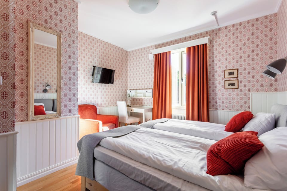 Standard Double Room | Desk, blackout drapes, soundproofing, iron/ironing board