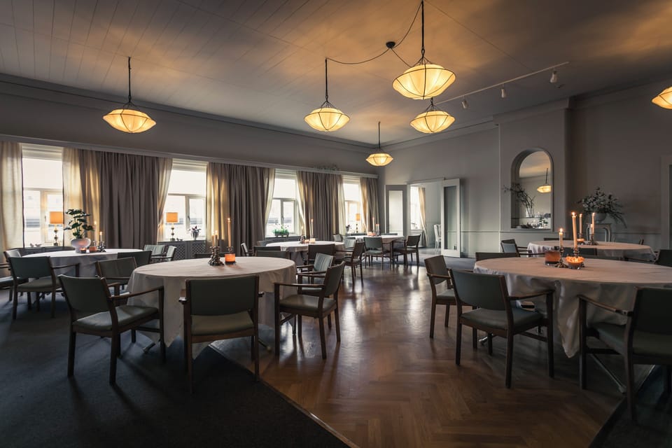 Banquet hall