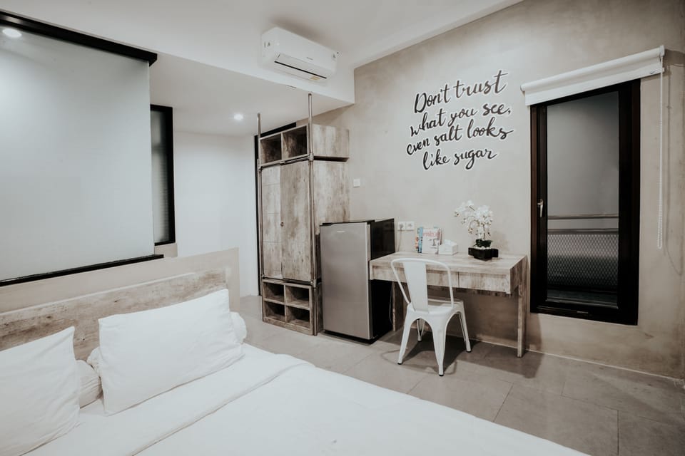 Desk, free WiFi, bed sheets