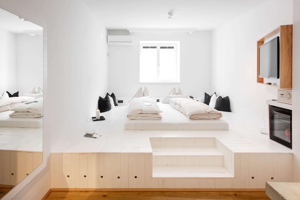 Tiny Independent Room  | Hypo-allergenic bedding, minibar, in-room safe, individually decorated