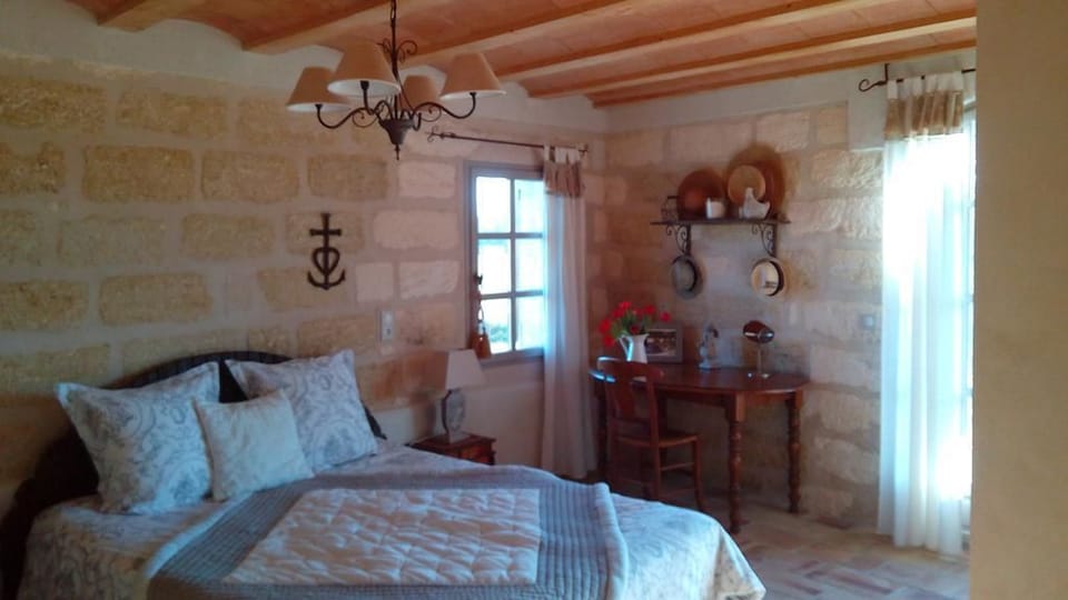 Double Room | Individually decorated, individually furnished, desk, blackout drapes
