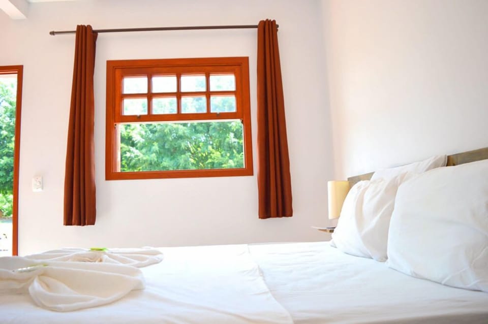 Double Room | Minibar, bed sheets