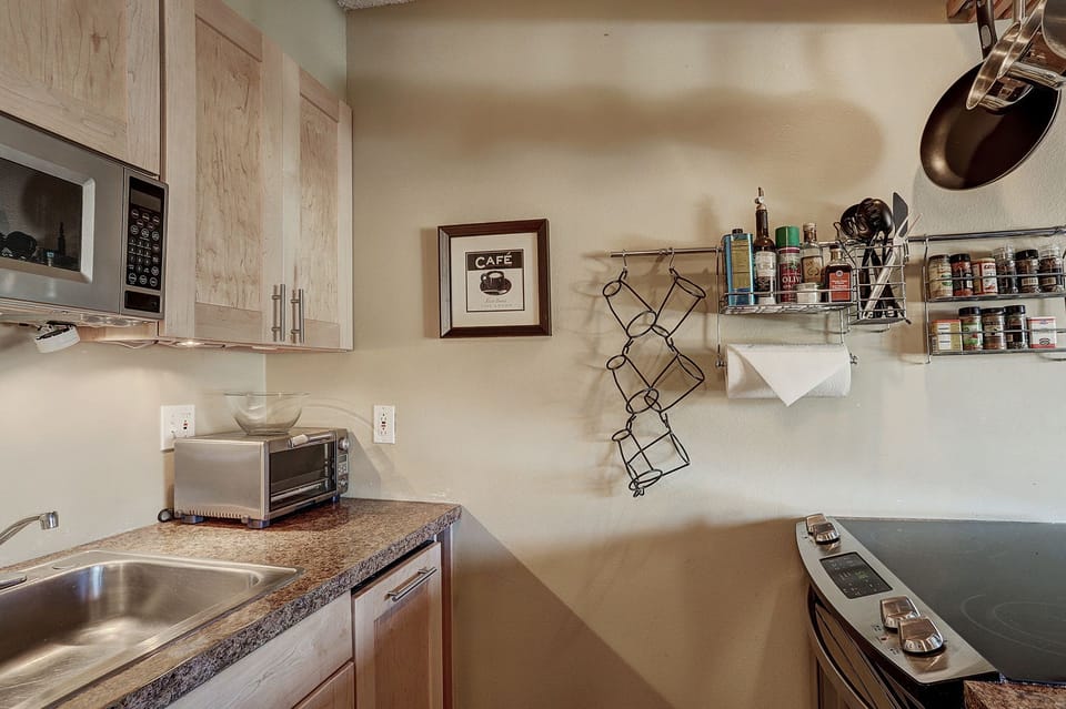 Grand Condo, 1 Bedroom, Hot Tub | Private kitchen | Coffee/tea maker, fridge, microwave, oven