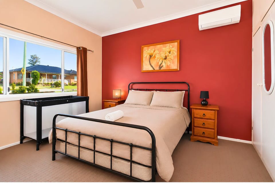 House, 3 Bedrooms | 3 bedrooms, blackout drapes, iron/ironing board, WiFi (free)