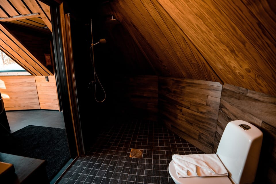 Aurora Log Cabin | Bathroom | Towels