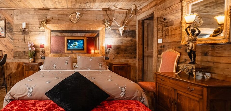 Romantic Suite, 1 Bedroom, Sauna, Ground Floor (Paradise) | Premium bedding, down comforters, memory foam beds, in-room safe