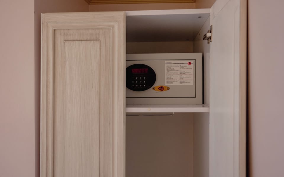 Hypo-allergenic bedding, minibar, in-room safe, individually decorated
