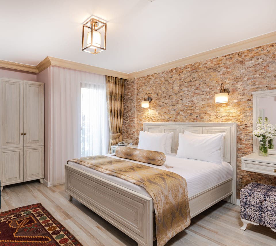 Standard Room, Non Smoking | Hypo-allergenic bedding, minibar, in-room safe, individually decorated