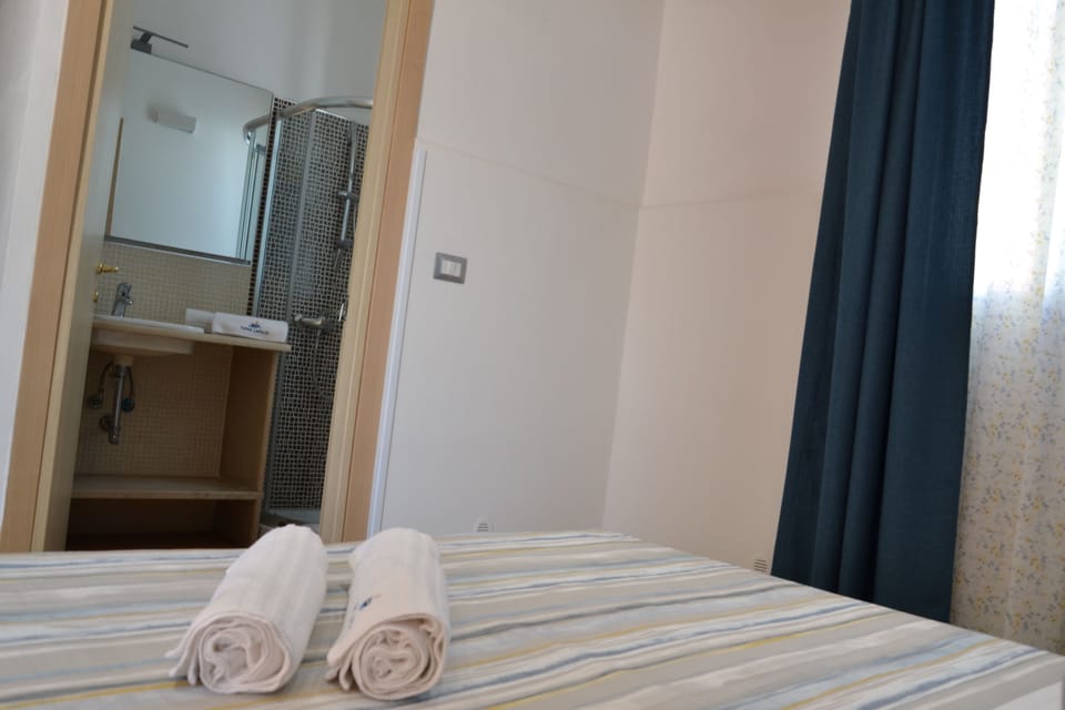 Deluxe Room | Premium bedding, desk, iron/ironing board, free WiFi