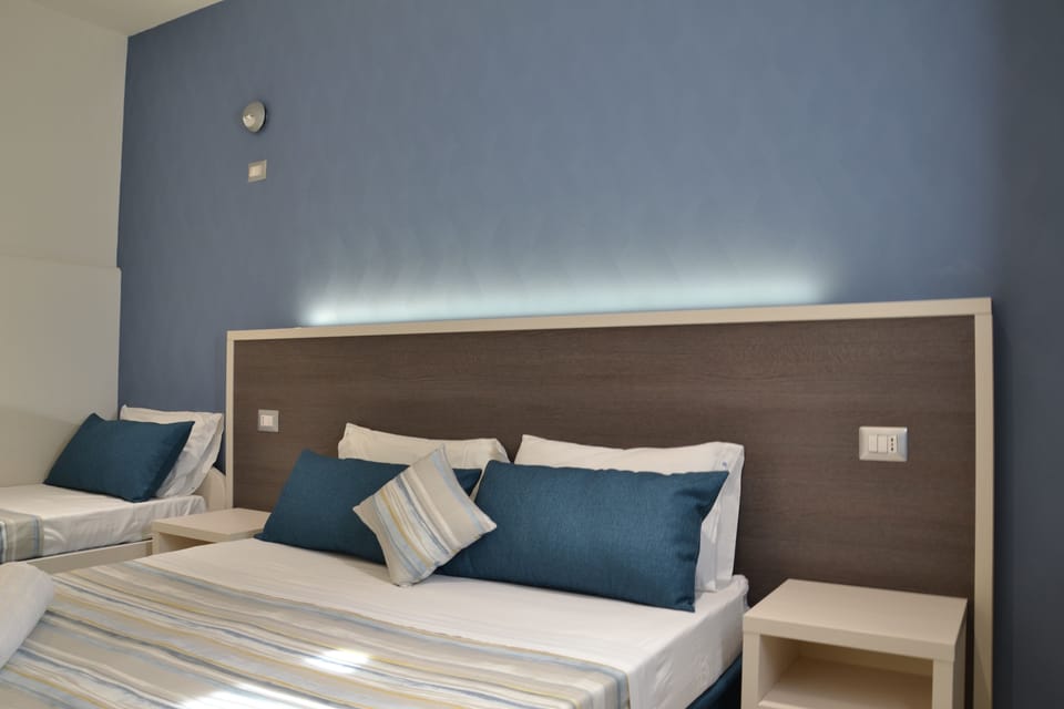 Deluxe Room | Premium bedding, desk, iron/ironing board, free WiFi