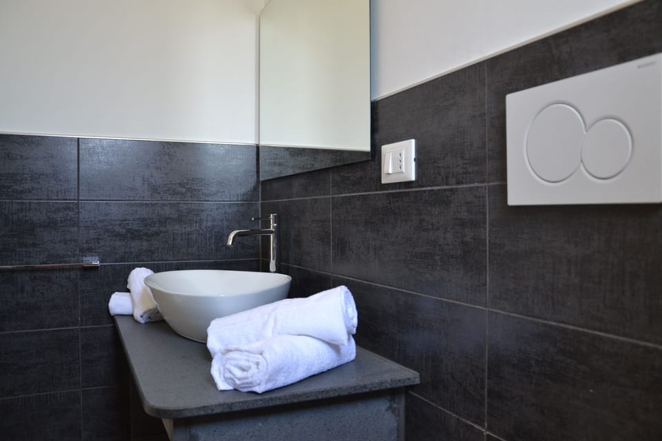 Luxury Triple Room | Bathroom sink