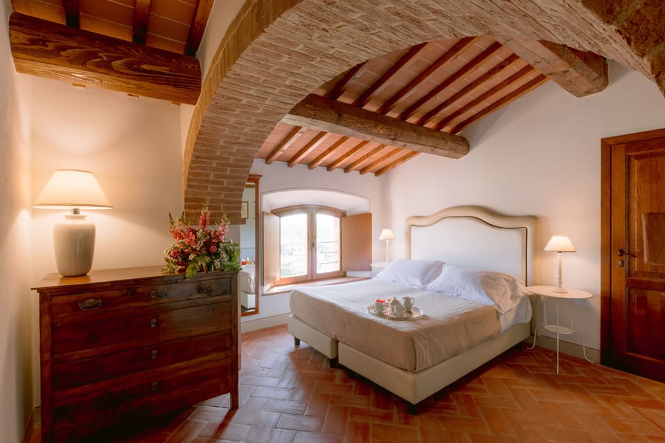 Premium bedding, down comforters, minibar, in-room safe