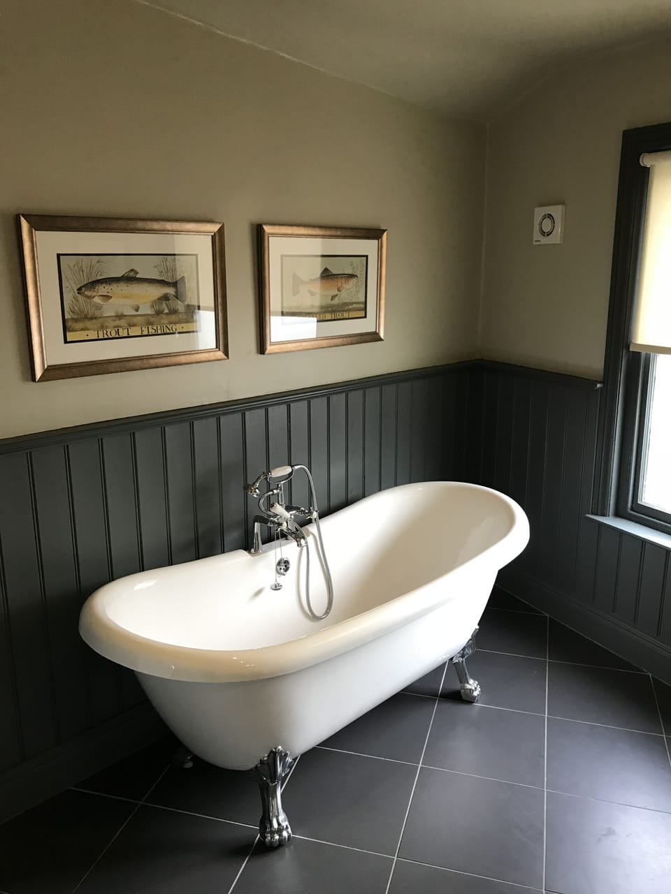 Superior Double Room | Bathroom | Deep soaking tub, free toiletries, hair dryer, towels