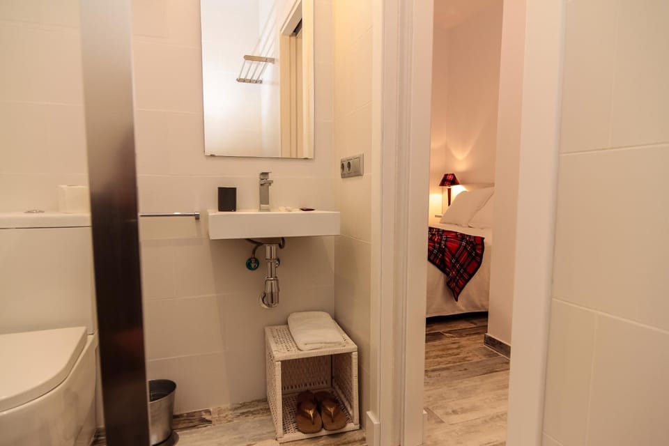 Shower, free toiletries, hair dryer (on request), towels