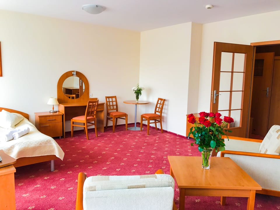 Apartment | Desk, soundproofing, iron/ironing board (on request), WiFi (free)