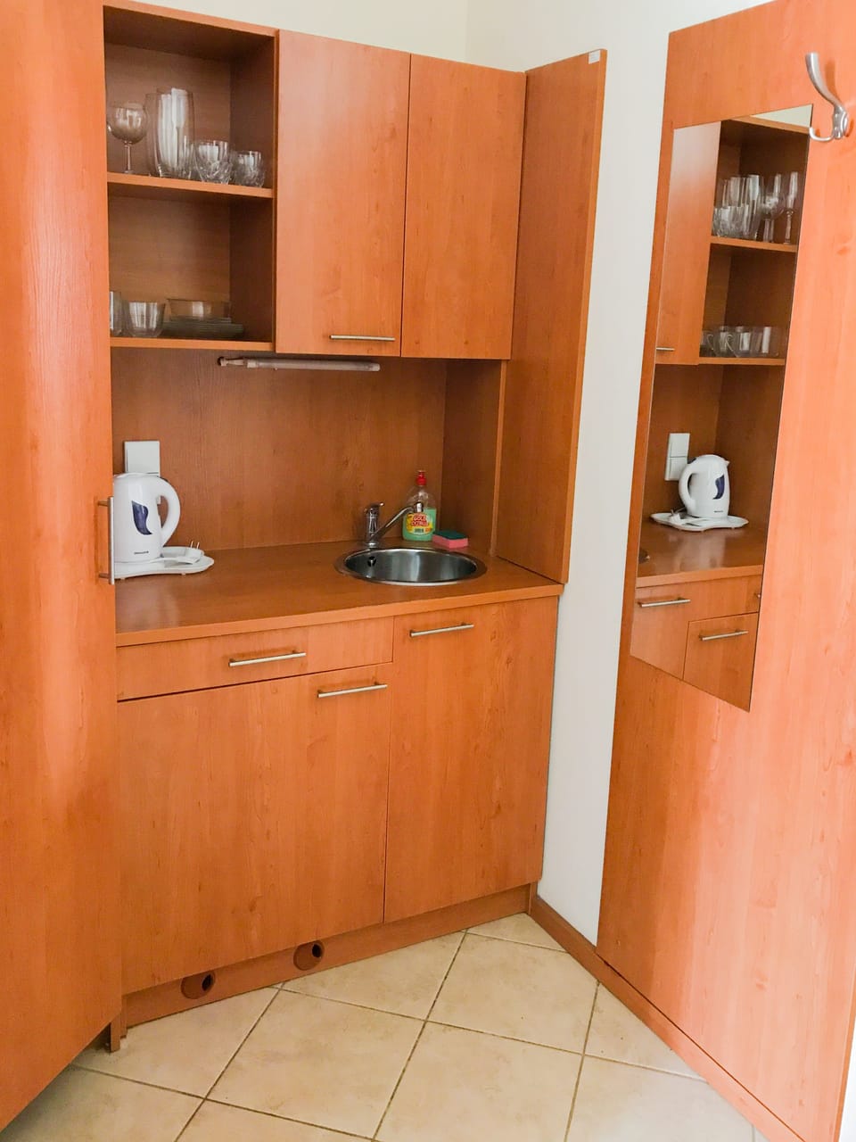 Apartment | Private kitchenette | Electric kettle