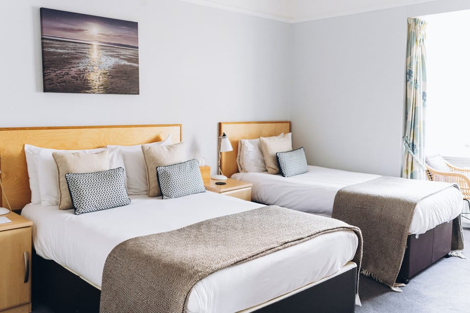 Standard Double or Twin Room, Sea View | Bathroom | Free toiletries, hair dryer, towels, soap