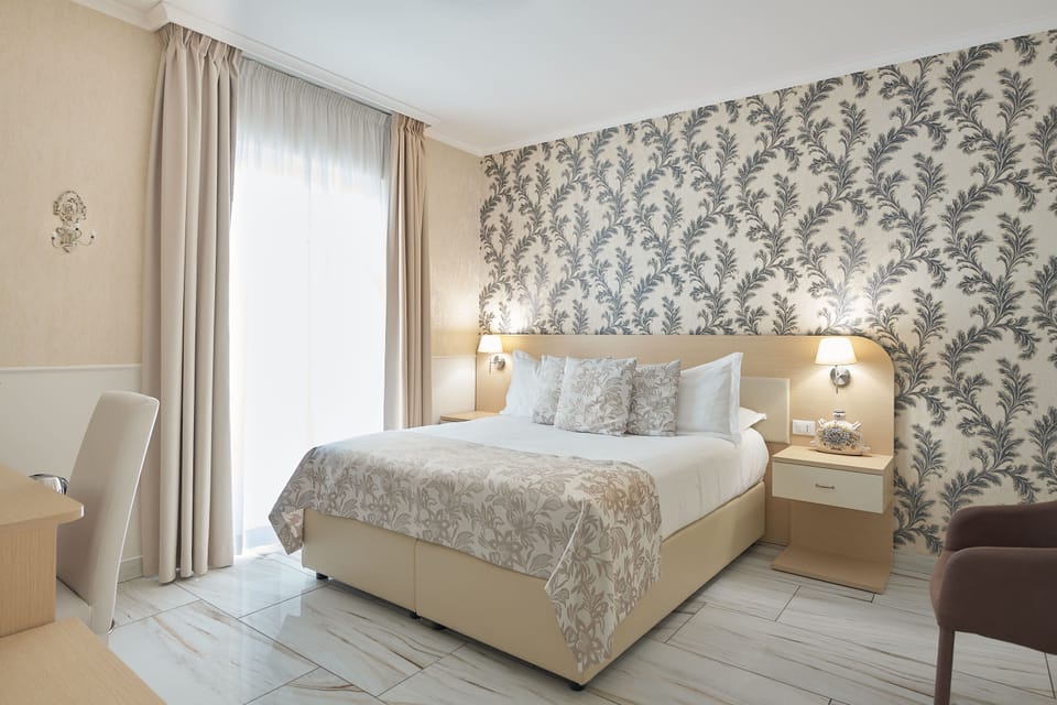 Superior Room | Premium bedding, down comforters, pillowtop beds, minibar