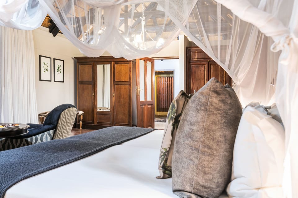 Double Room | Minibar, in-room safe, individually decorated, bed sheets