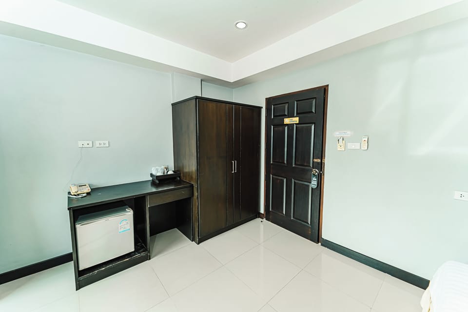 Standard Double or Twin Room | In-room safe, blackout drapes, rollaway beds, free WiFi