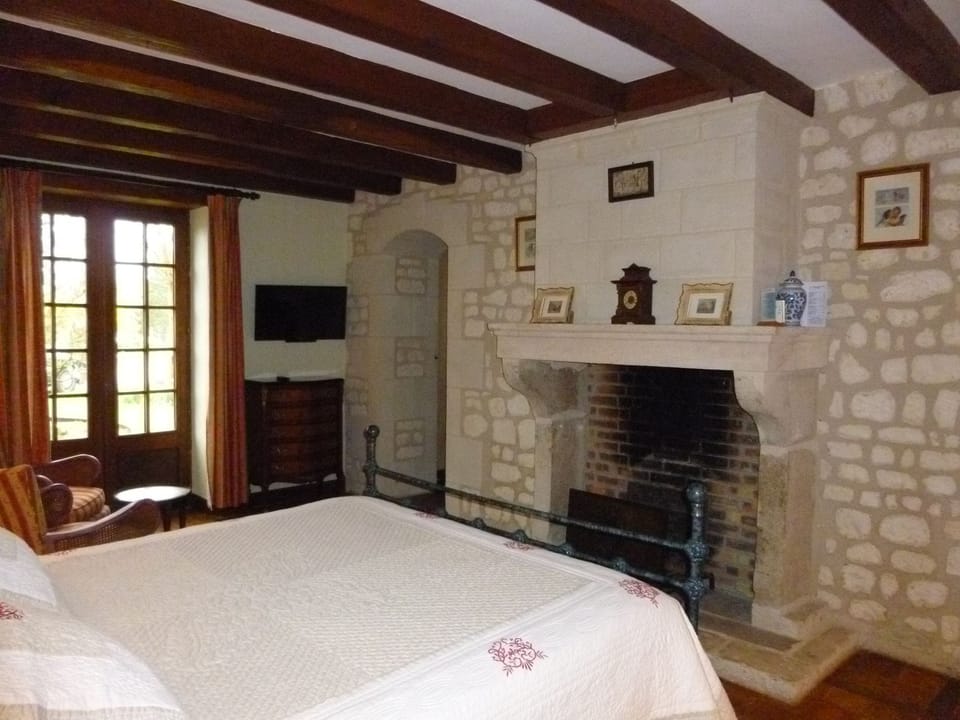 Premium Suite, Ensuite, Pool View (Cheverny) | Premium bedding, free WiFi, bed sheets
