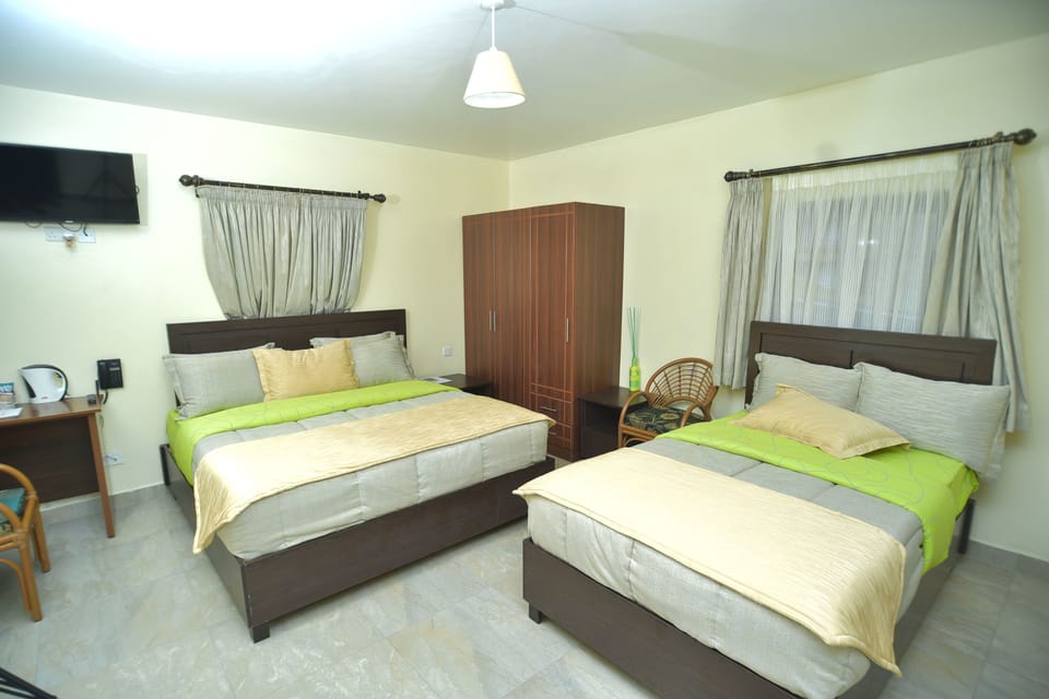Superior Room, Non Smoking | Desk, laptop workspace, soundproofing, iron/ironing board