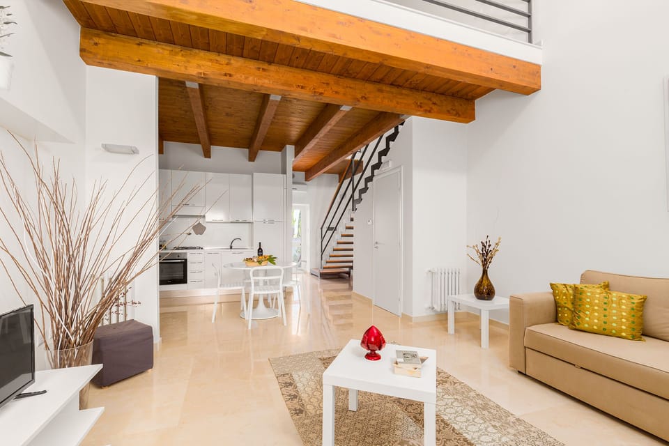 Cribs (surcharge), rollaway beds (free), WiFi (free), bed sheets