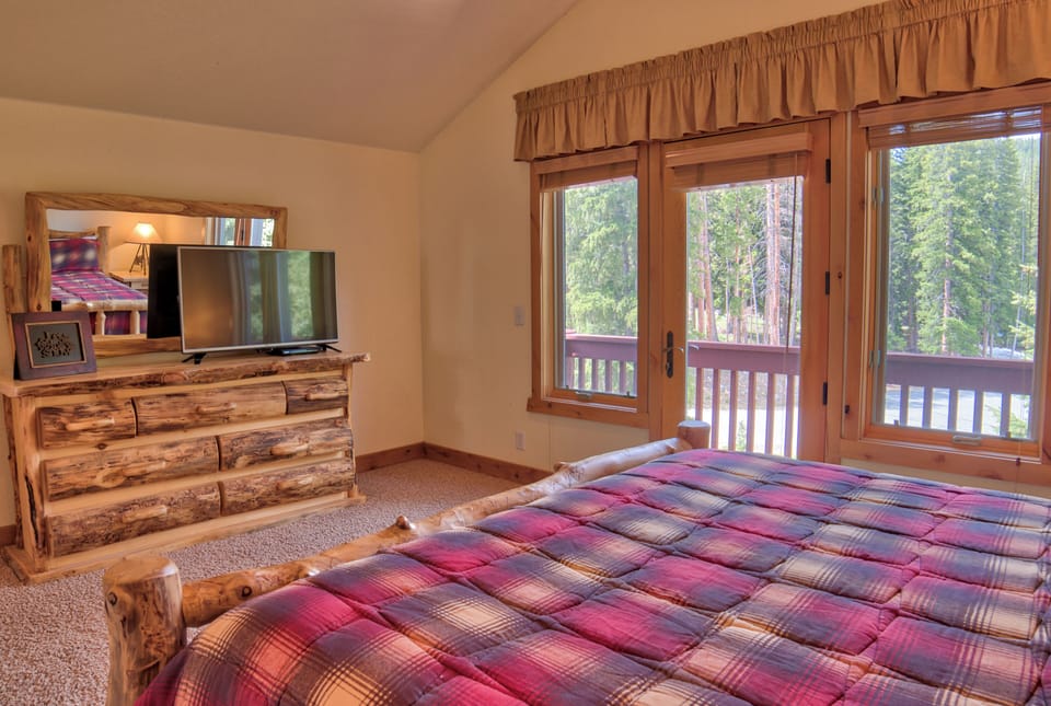 House (3 Bedrooms) | Exterior