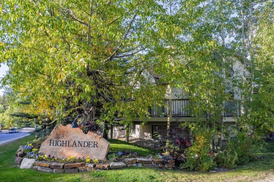 Grand Townhome, 3 Bedrooms, Hot Tub | Property grounds