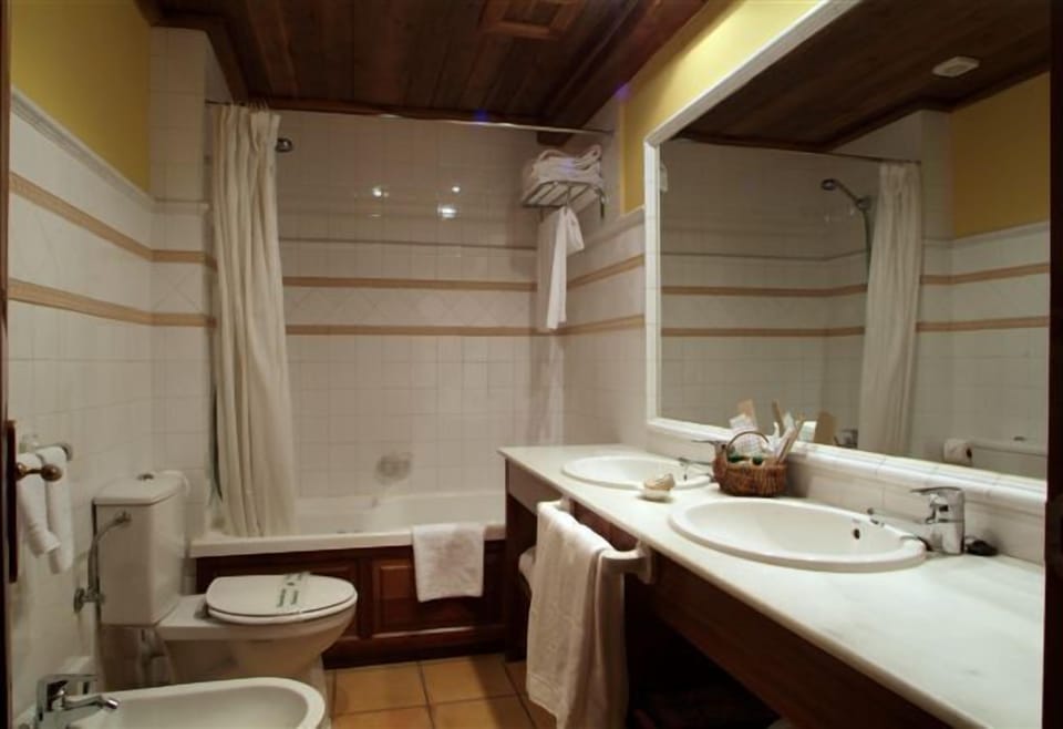Shower, free toiletries, hair dryer, bathrobes